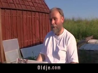 Randy big boobs pirang seduces and fucks lucky old man