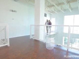 Captivating tupakointi milf lila dapper