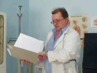 毛茸茸 的阴户 奶奶 访问 pervy 女人 medico