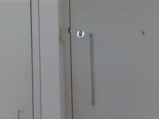 女性たち と 若い やつ