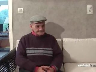 Wadon wadon lanang two french brunette sharing an old man pecker of papy voyeur
