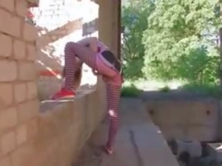 Pointé beata fille déshabillement