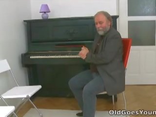 Lubric maya devine la dracu cu steady și vechi om