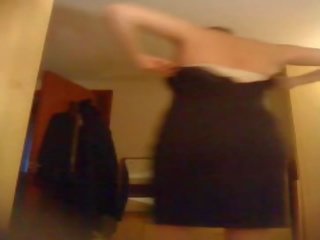 Oversexed mam probeert haar jurken