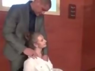 Inilti nemfomanyak bourgeoise sahip olan alkollü erişkin film ile genç canım