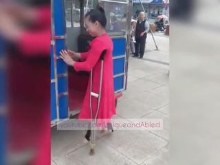 Polio lady: öýde ýasalan & agyz açdyrýan woman xxx clip mov
