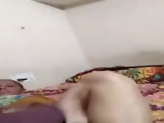 הידי מבוגר עוזרת בית מזוין על ידי שלה בוס לא אחד ב בית.