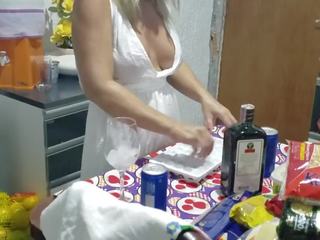 Marvelous youtuber dona angelica - provokatívne milfka čiarka medzi prsiami a.