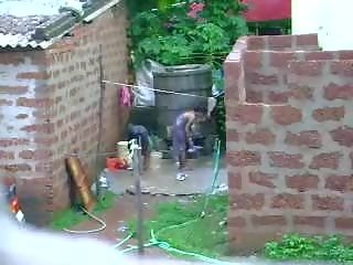 Görmek this two superior sri lankan jana getting bath in daşda