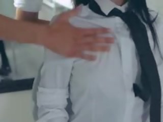 Groovy gà con trêu chọc mình trong quân dai