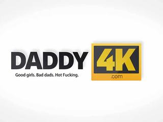 Daddy4k beau 겁에 질린 아기 데 늙은 과 젊은 트리플 엑스 클립 영화