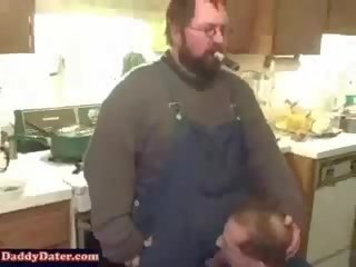 Daddydater cigar বাবা জন্ম দেওয়া পায় তার বিশাল খাদ চুষা
