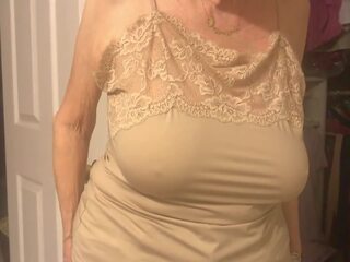 Enormt 84 år gammal grannyâs tuttarna, fria högupplöst x topplista film 0e